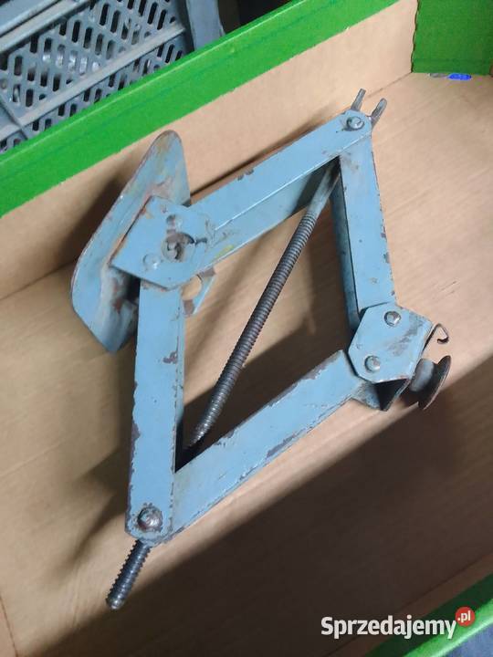 Kultowa Dacia 1300 1310 PRL podnośnik nożycowy Kraków