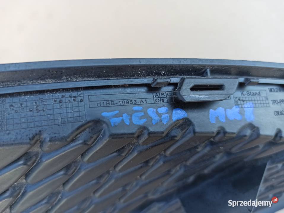 FORD FIESTA MK8 KRATKA ZDERZAKA LEWY PRZÓD Trzciel