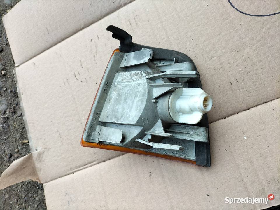 AUDI 80B3 80 B3 KIERUNKOWSKAZ PRAWY osobowe lubelskie Kamień-Kolonia