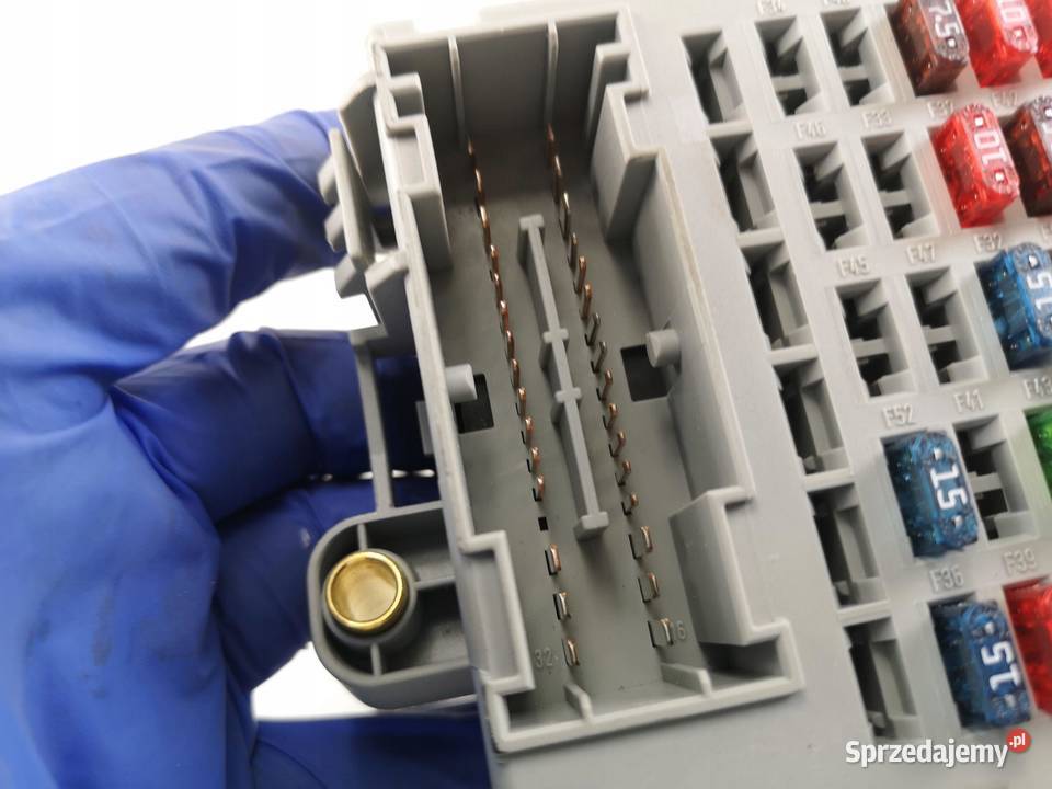 SKRZYNKA BEZPIECZNIKÓW FIAT PUNTO II 99 DOBLO 00