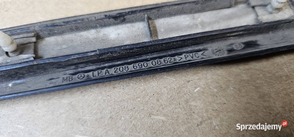 Listwa blotnika prawy przód mercedes clk w208 Zbąszyń