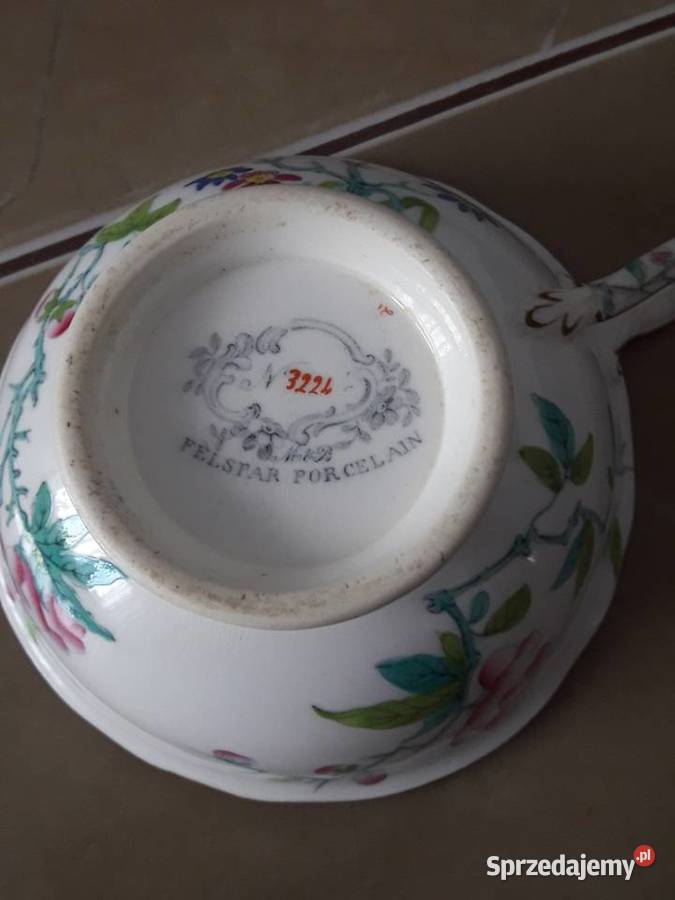 Antyczna filiżanka z porcelany skaleniowej M B Janów Lubelski