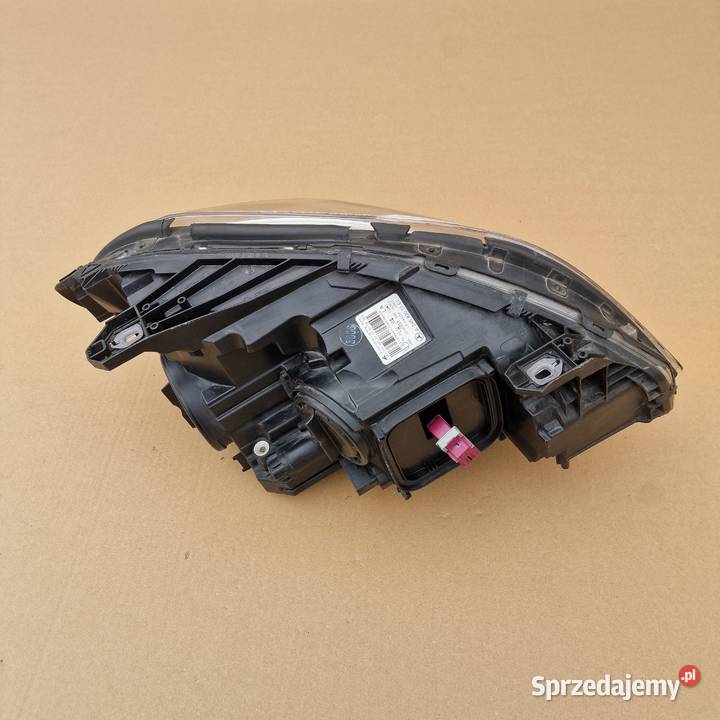 MERCEDES BKLASA W246 REFLEKTOR LAMPA BIXENON Bieleń sprzedam