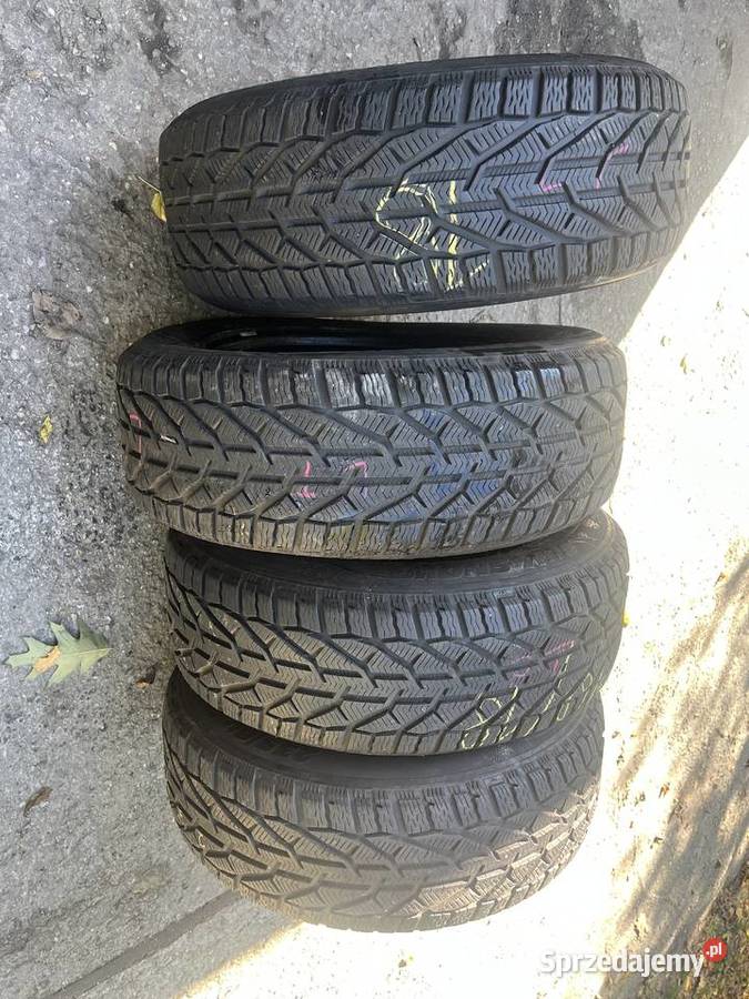 Opony zimą 2356018 235
