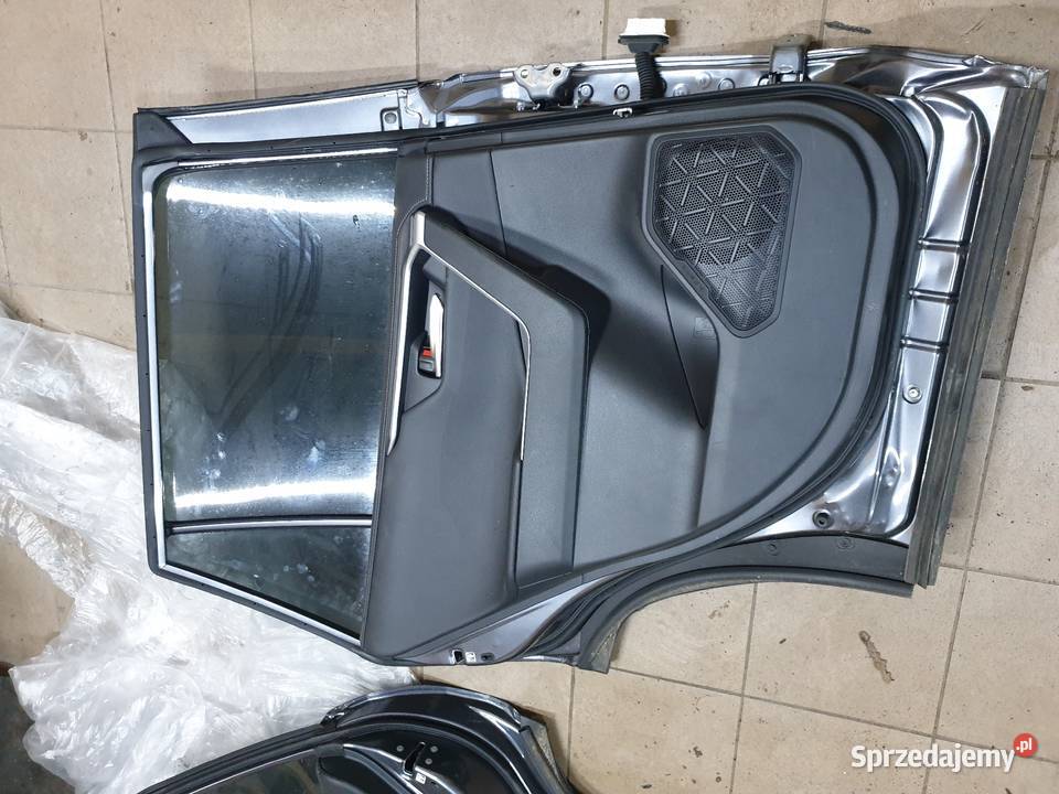 Toyota rav4 tapicerka boczki