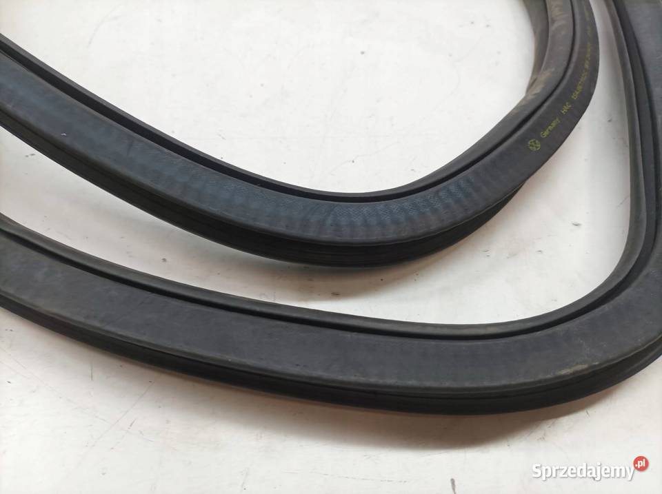 USZCZELKA DRZWI PRAWY PRZÓD KAROSERYJNA 5D Skoda sprzedam