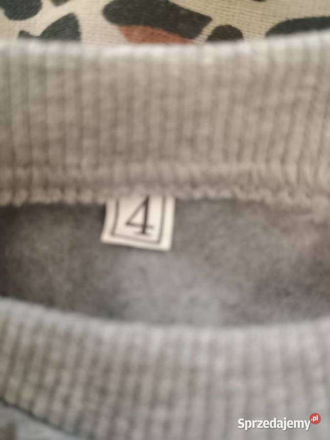 Świąteczna szara sukienka dziewczynki z napisem Strzelce Krajeńskie