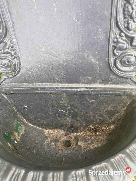Stary żeliwny zlew ogrodowy umywalka kran