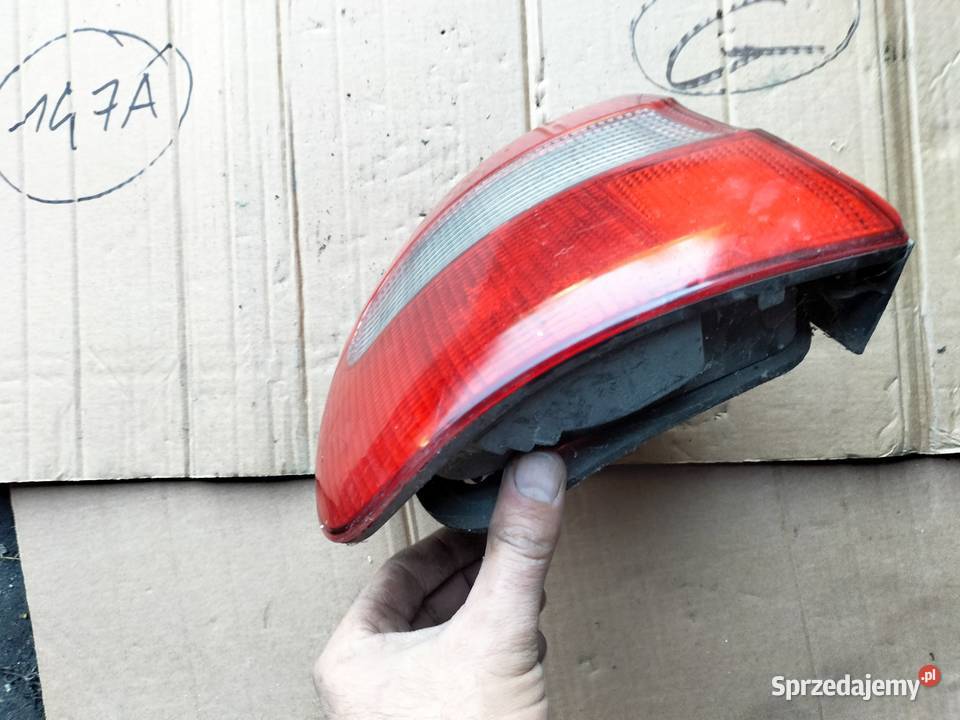 VOLVO V40 KOMBI LAMPA TYŁ TYLNA LEWA Kamień-Kolonia