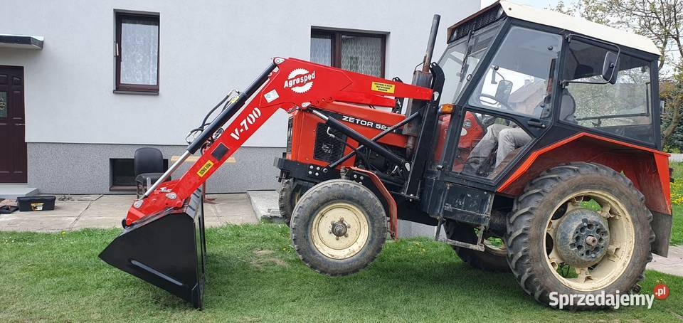 Ładowacz czołowy firmy Agrosped model V700 Poznań