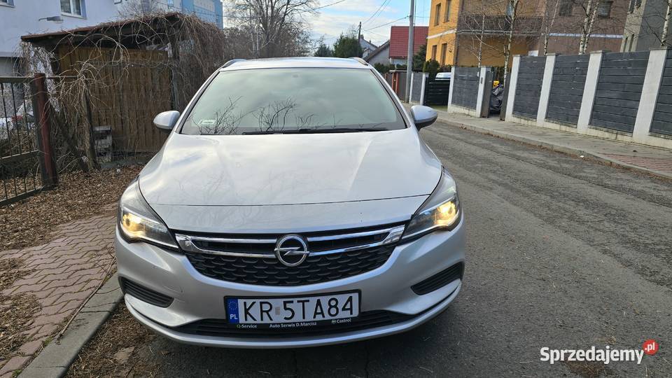 Opel Astra pełna historia 2018r Kraków