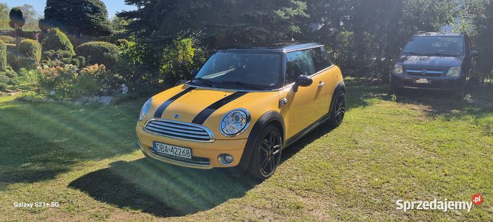 Piękny Mini Cooper dużym serwisie Jelenia Góra