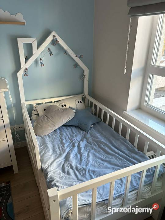 Łóżko drewniane dziecięce 140 x 70 domek mazowieckie Warszawa sprzedam