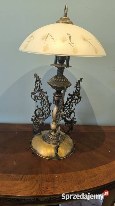 Piękna unikalna mosiężna lampa z ozdobnym Łódź