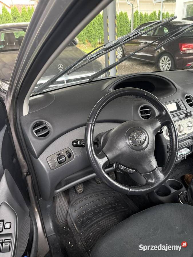Toyota Yaris 13 2005 Orzełek
