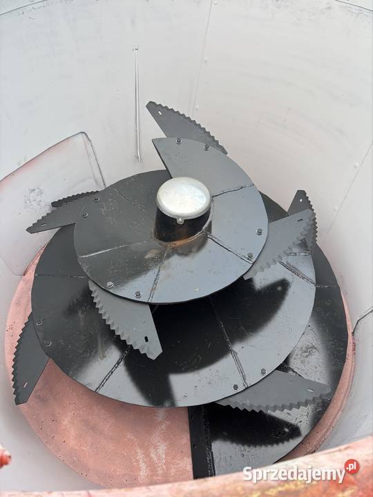 Wóz paszowy Kuhn Profile 121 DL paszowóz 2016r Myszyniec