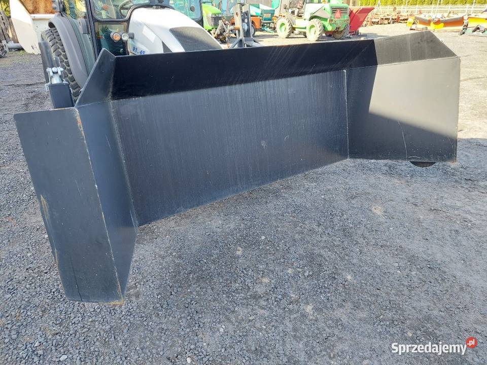 Pług spychacz śniegu do sztucznych nawierzchni Łubowo