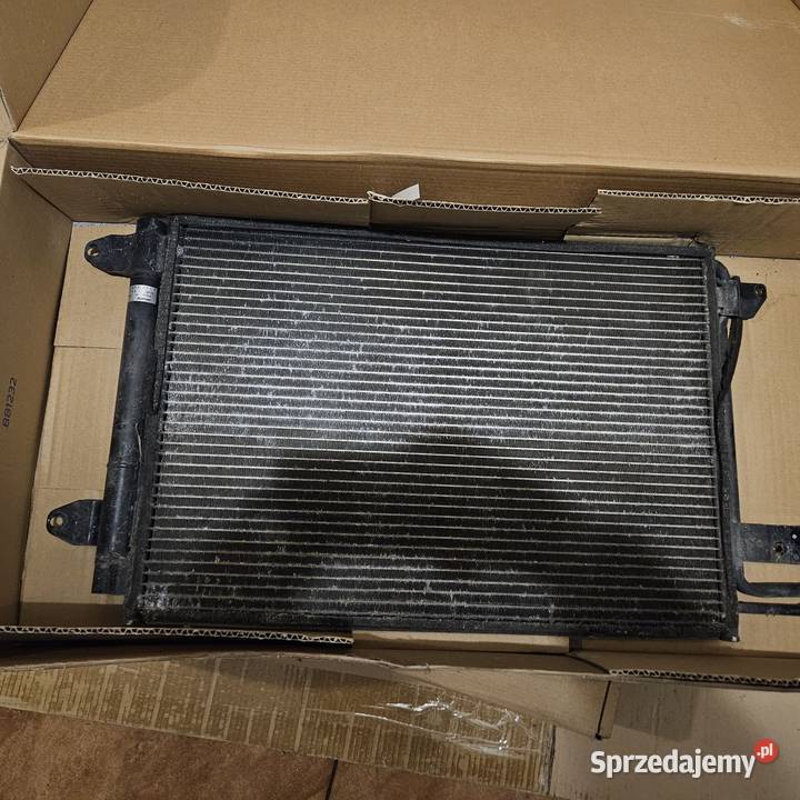 Chłodnica klimy Audi A3 8P 200305 Rok produkcji 2003 Przeźmierowo sprzedam