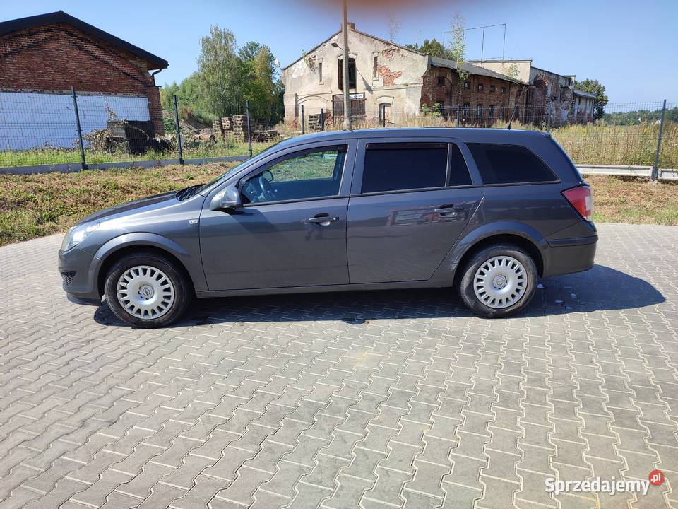 pel Astra H 16 LPGSerwisowanaFVUbezpieczenie Rok produkcji 2011 Kołbiel sprzedam