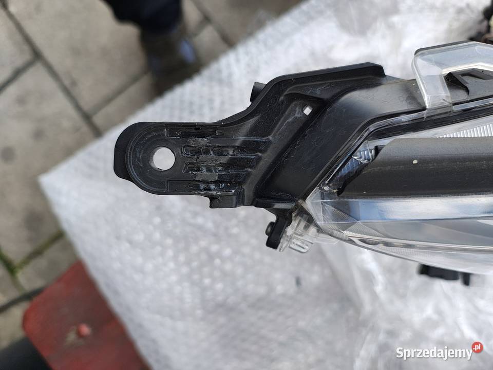 RAV4 V Lampa prawa przednia reflektor LED Turek