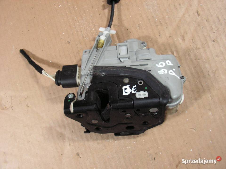 ZAMEK DRZWI PASSAT B6 VW PRAWY PRZÓD 7 PIN Zbierkowo