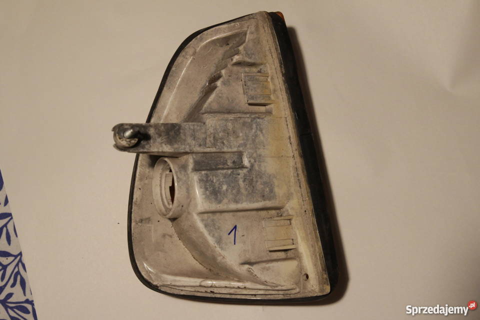 Kierunkowskaz Mercedes W123 Beczka pomorskie