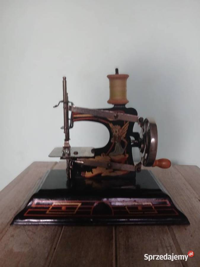 Zabytkowa miniaturowa maszyna do szycia
