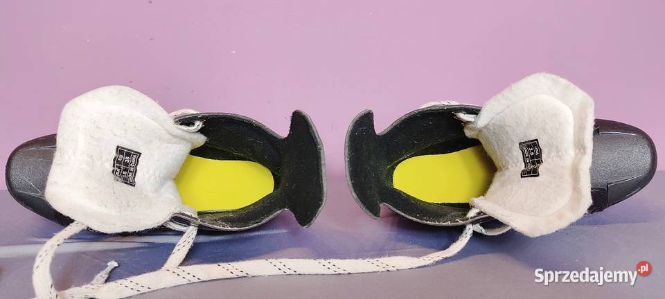 Łyżwy hokejowe CCM 9040 junior mało używane