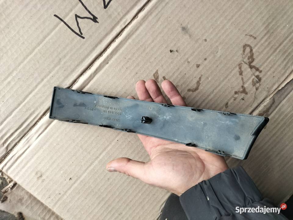 LISTWA POD LAMPE AUDI A4 B5 A4B5 8D0945101 Kamień-Kolonia sprzedam