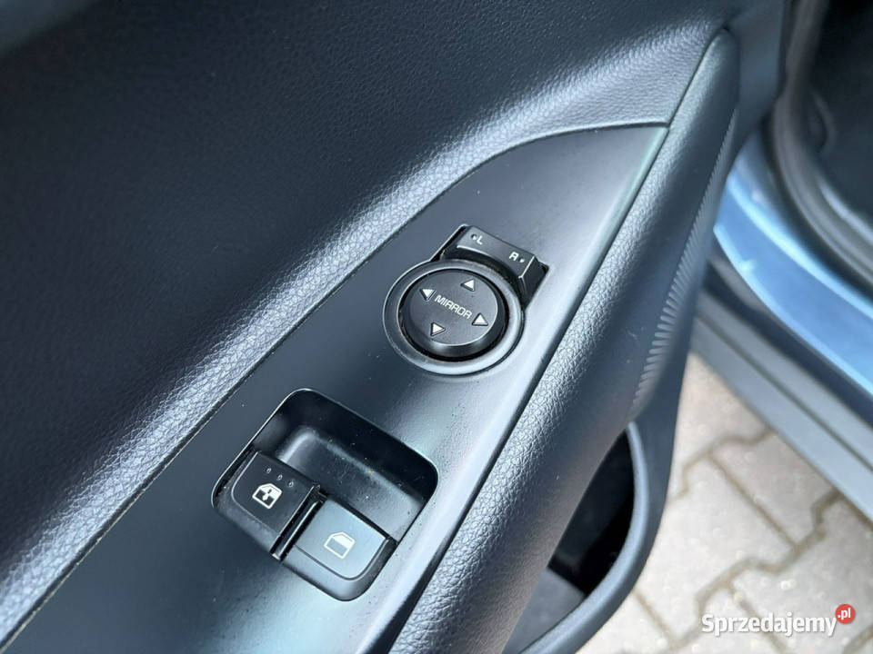 Kia Stonic Kamera cofania CarPlay Relingi Hak lakier metallic Stonic