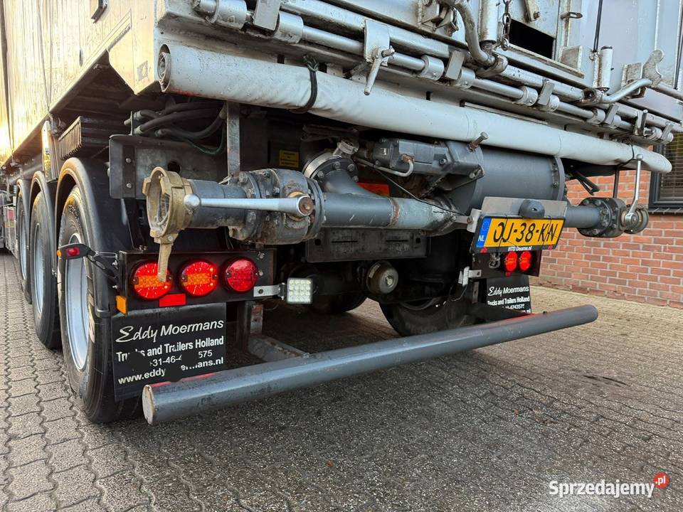 3 osiowa naczepa wywrotka z wydmuchem do paszy więcej niż 2 Warszawa sprzedam