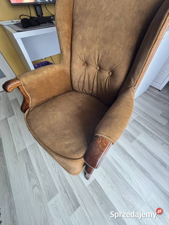 Sprzedam odrestaurowany fotel uszatek Telatyn