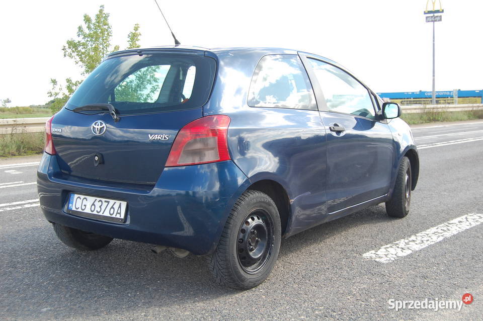 Toyota Yaris 2 P9 10 manualna Ostróda sprzedam