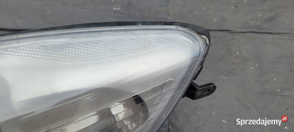 TOYOTA YARIS II REFLEKTOR PRAWY LAMPA PRAWA Ruda Śląska sprzedam