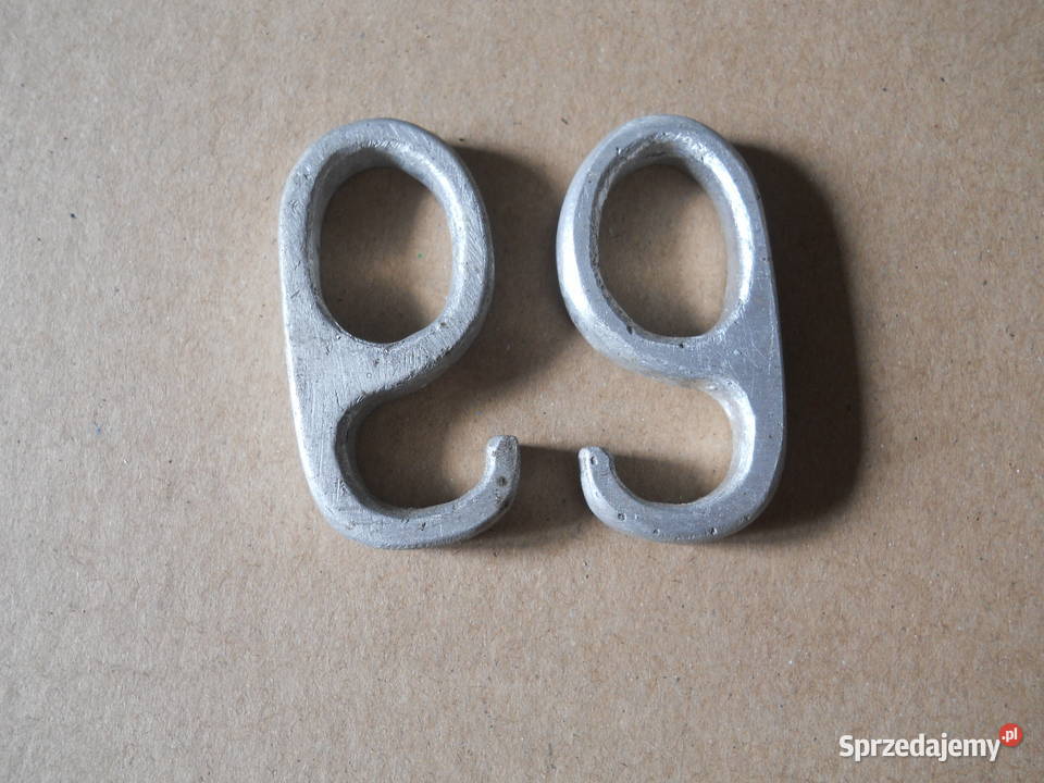 Wieszaki na uchwyty do czymania w kabinie Fiata Biecz