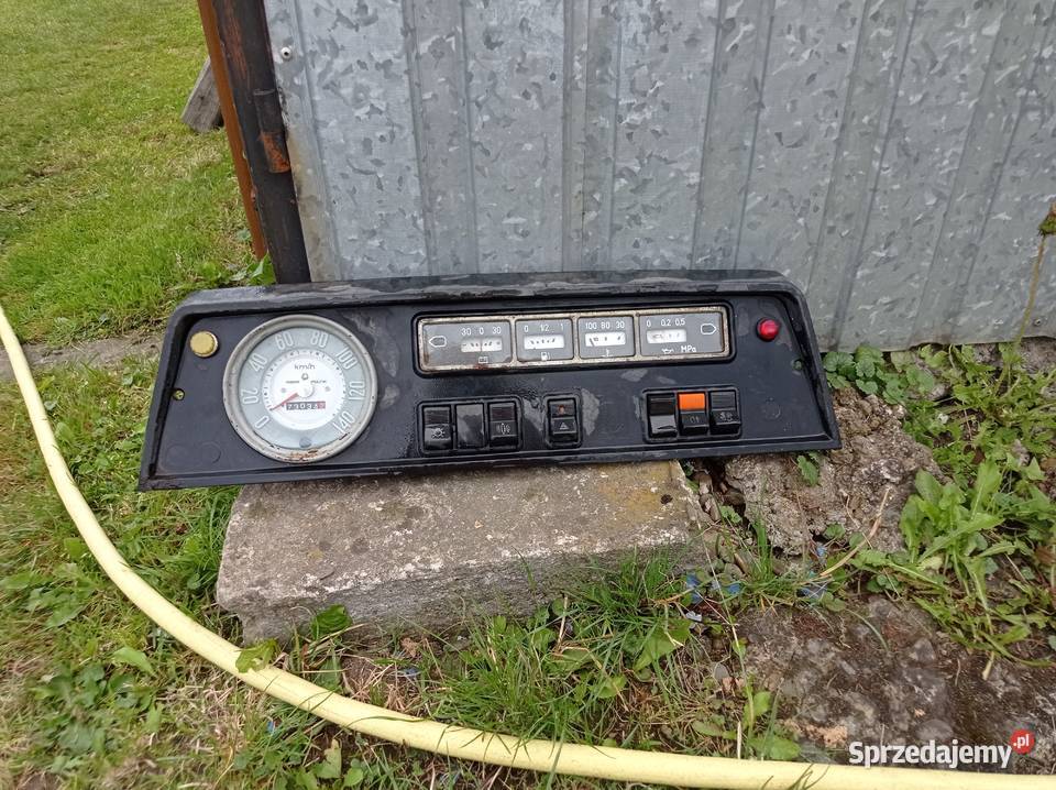 LicznikDeska rozdzielcza kompletna do Żuka Rok produkcji 1989 Wyposażenie wnętrza Tomice sprzedam