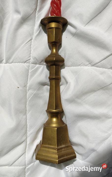 Piękny stary wysoki świecznik mosiężny lichtarz