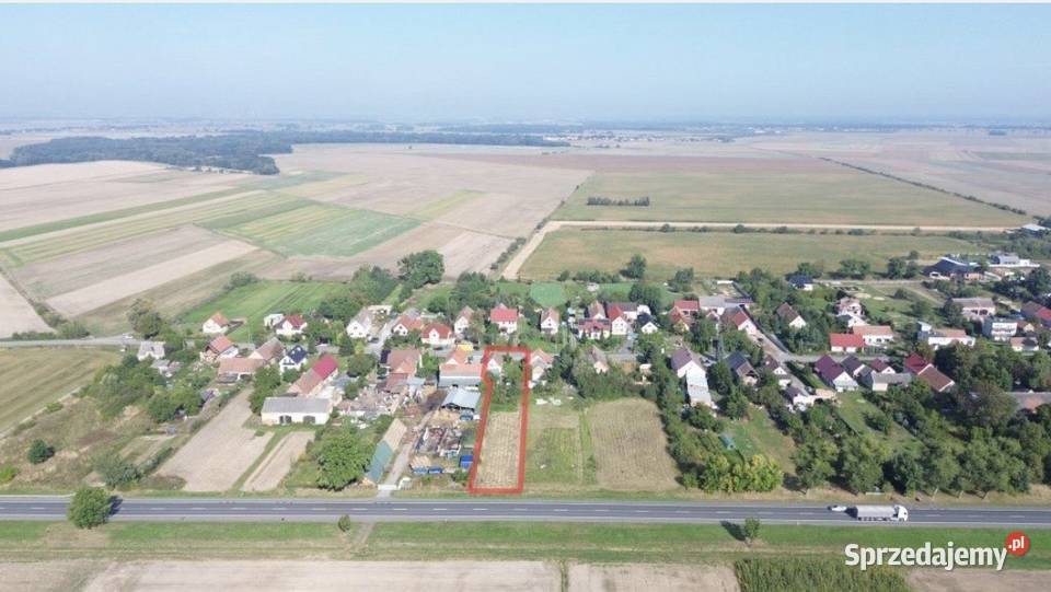 Działka budowlanousługowa z domem do remontu w Małujowice