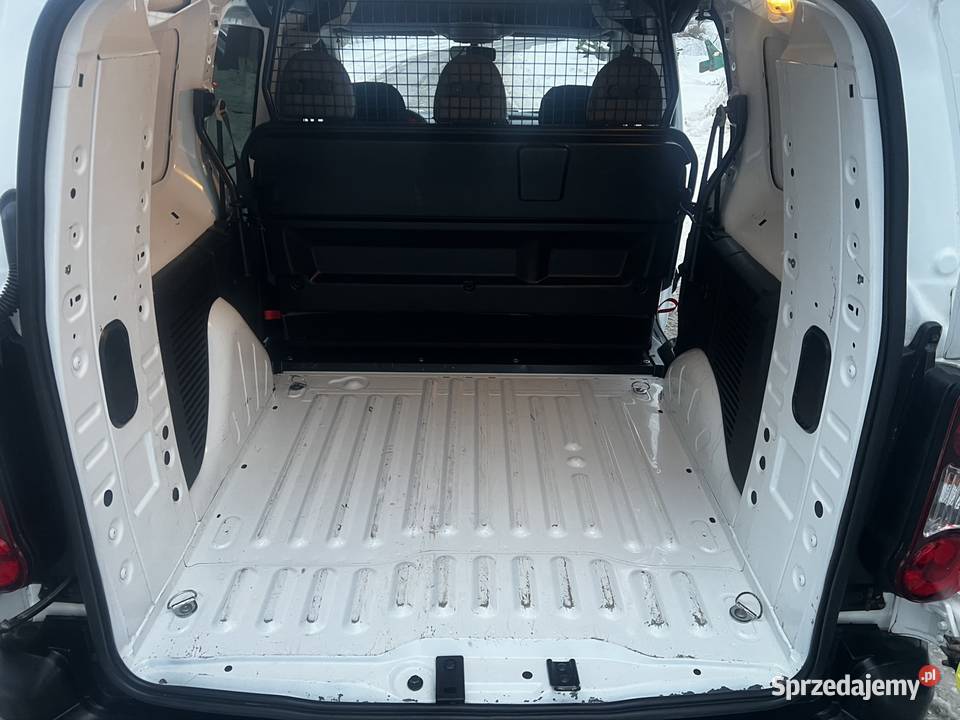 Peugeot Partner 2017 salon Polska Rok produkcji 2017 Nowodwór