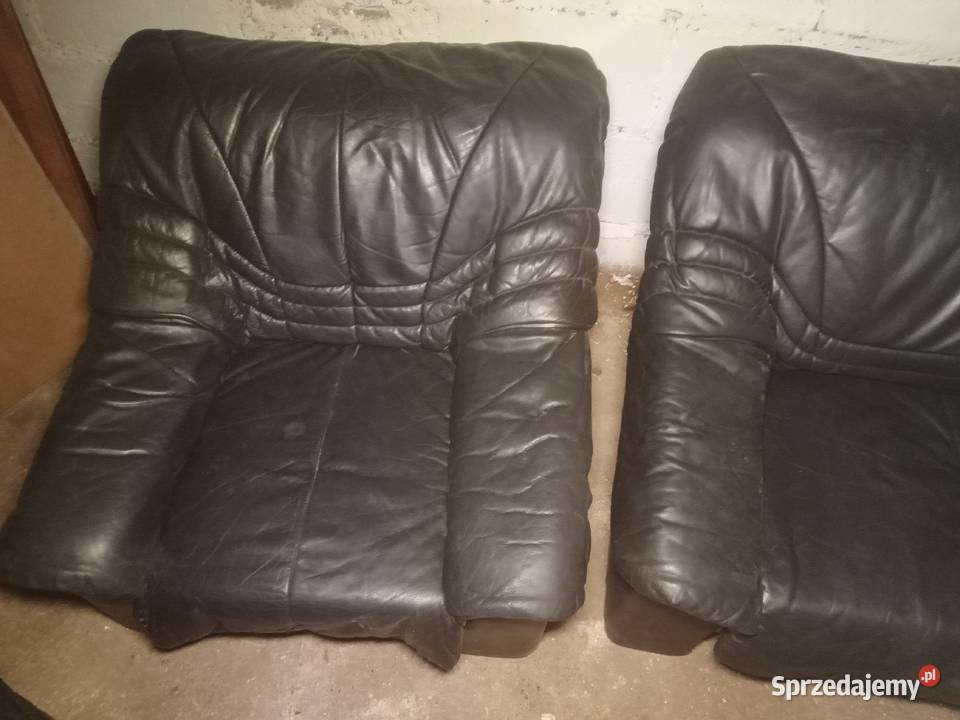 Czarna kanapa rozkładana skórzana fotel pufa Czernikowo