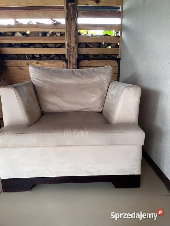 Beżowy fotel Brzesko