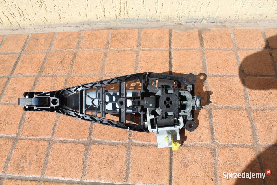 KLAMKA DRZWI LEWY TYŁ Z21C OPEL CORSA D Drzwi