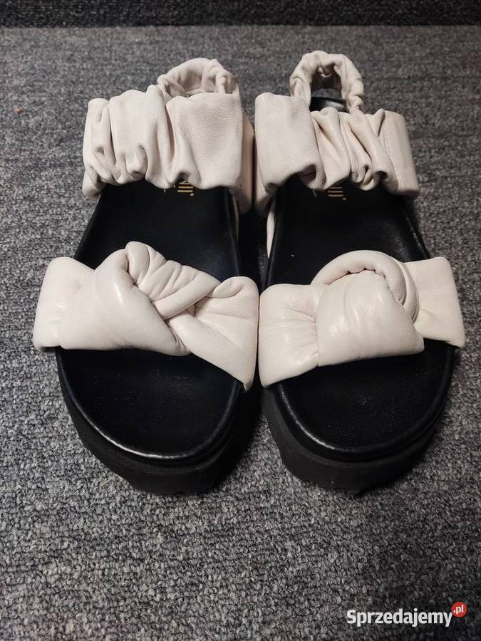 CARINII Sandały Włoszczowa