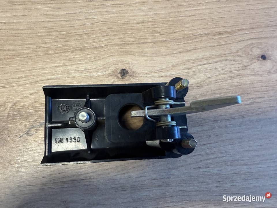 Obudowa zamka klapy silnika FIAT 126p oryginalna osobowe Klamki śląskie Sosnowiec