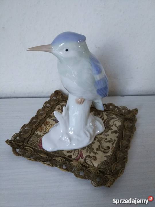 Piękny ptak z porcelany