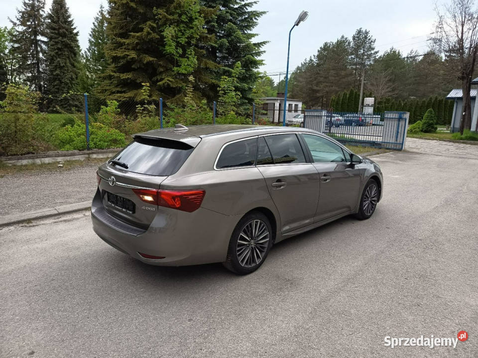Toyota Avensis Bezwypadkowy biksenon skóra stan Janów Lubelski sprzedam