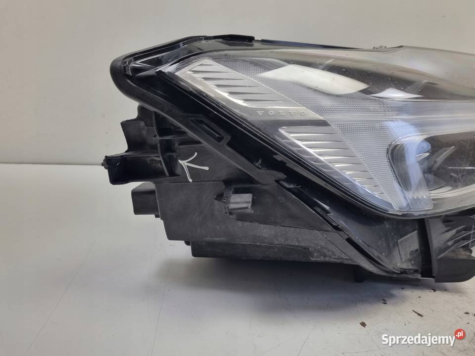 Volvo XC60 II LIFT 21 PRZEDNIA LAMPA PRAWA prawy lubelskie Chełm sprzedam