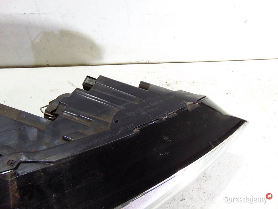 LAMPA PRAWA PRZEDNIA PRZÓD VW GOLF VII osobowe
