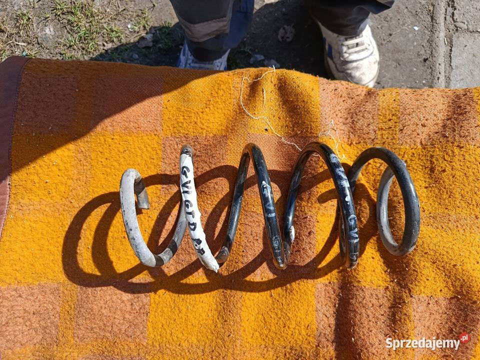 Sprężyna zawieszenia przód golf 6 GTD sprzedam