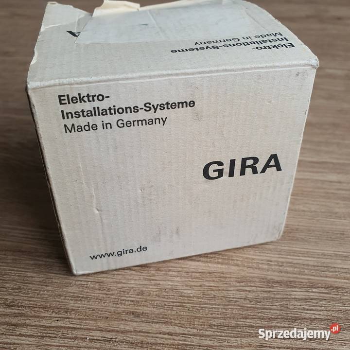 Gira gniazdo nadtynkowe zamykane na klucz Nowa Sól